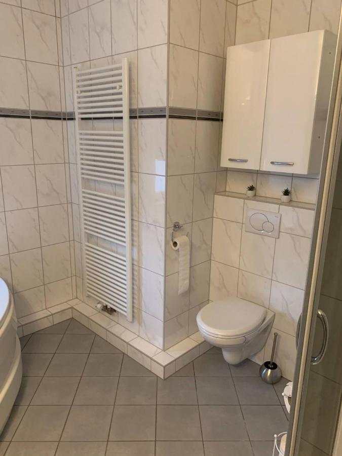 Mainpark Apartment 4 Schlafzimmer Bis Zu 10 Personen Direkt Ueber Aschaffapartment Bei Aschaffenburg Mainaschaff Ngoại thất bức ảnh